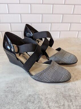 ANNE KLEIN - LIKE NEW AK Sport "Trista" Wedge Pump - Glen Plaid / Patent - Sz 10